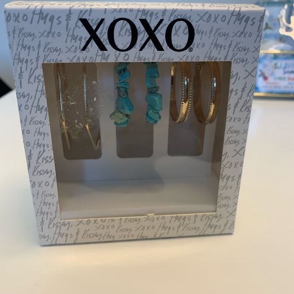 XOXO 3 piece boxed earring set. New - Picture 9 of 9